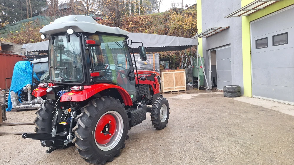 Malotraktor 35hp s Vyhrievanou kabinou