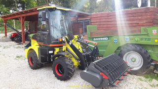 Kolesový kĺbový čelný mini nakladač 4x4  ZL12